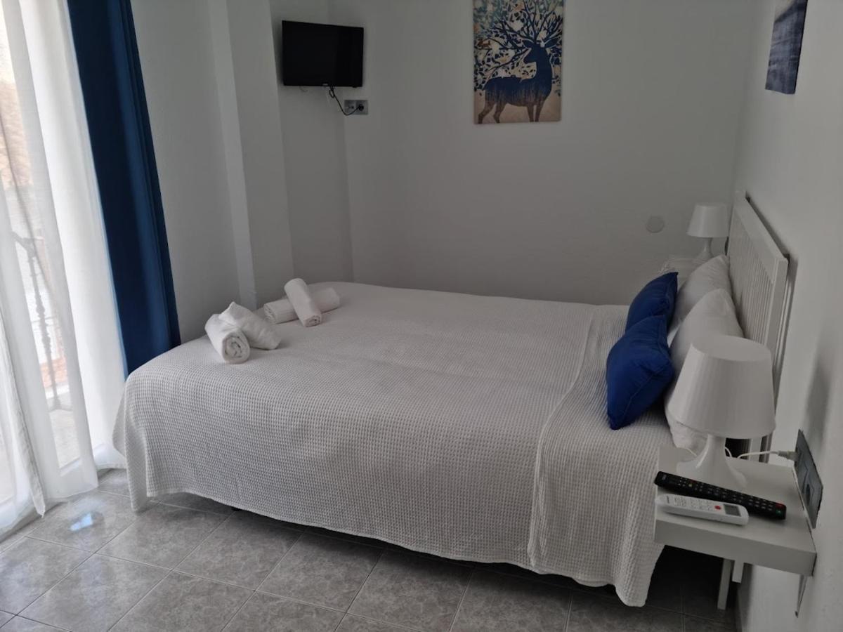Hostal Nerjasol Bagian luar foto