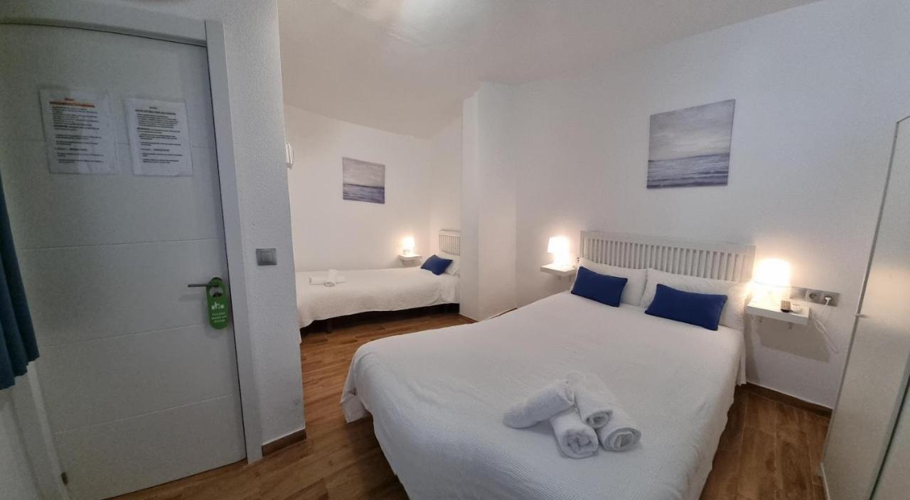 Hostal Nerjasol Bagian luar foto